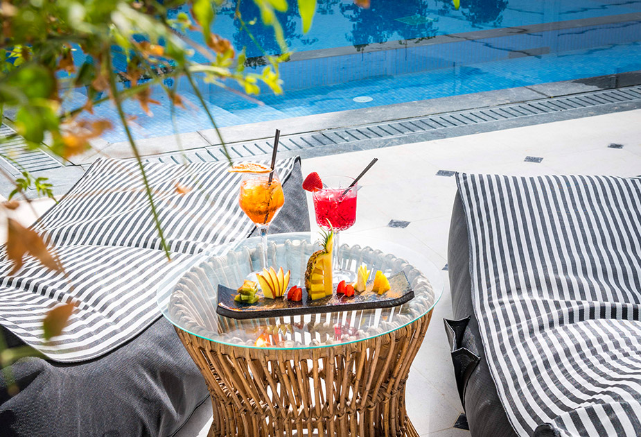 Cocktails en bord de piscine