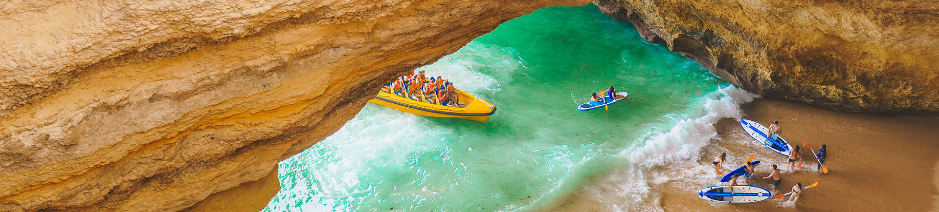 Crique et plage, et canoës, Portugal