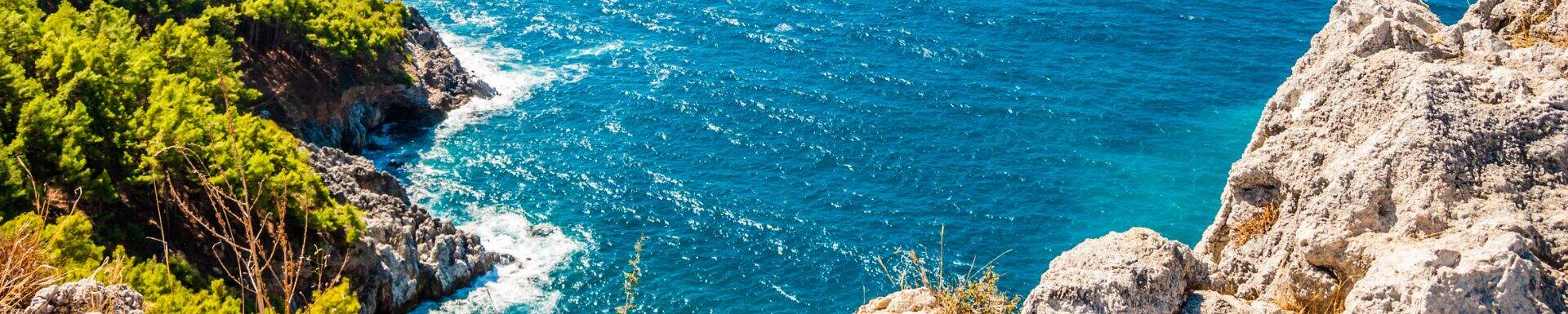 Vue falaise sur mer, Alanya, Turquie