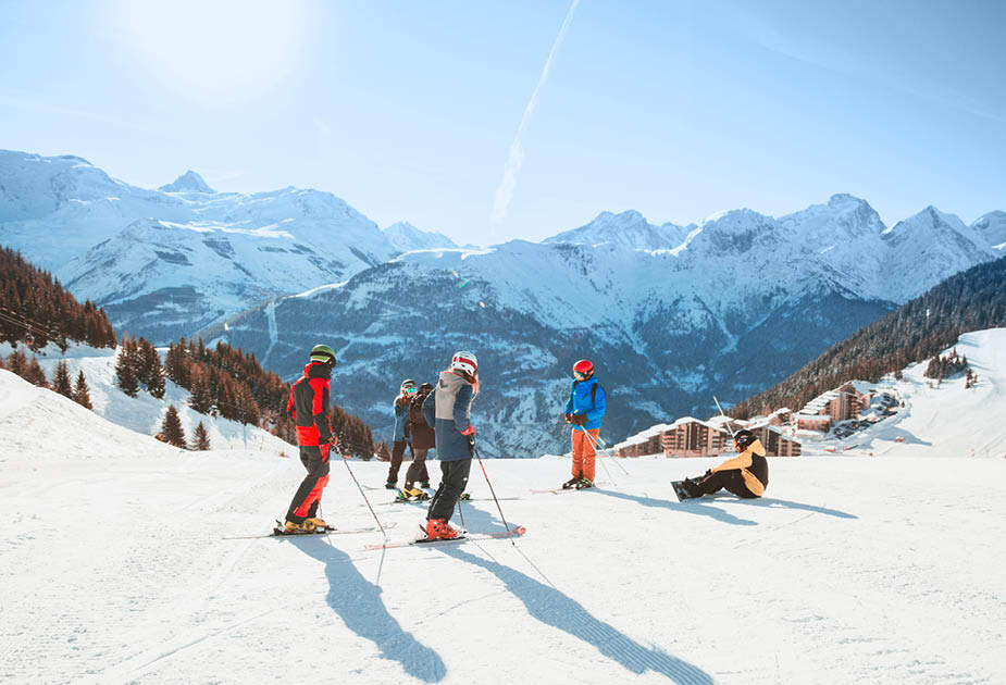 groep op piste in de bergen