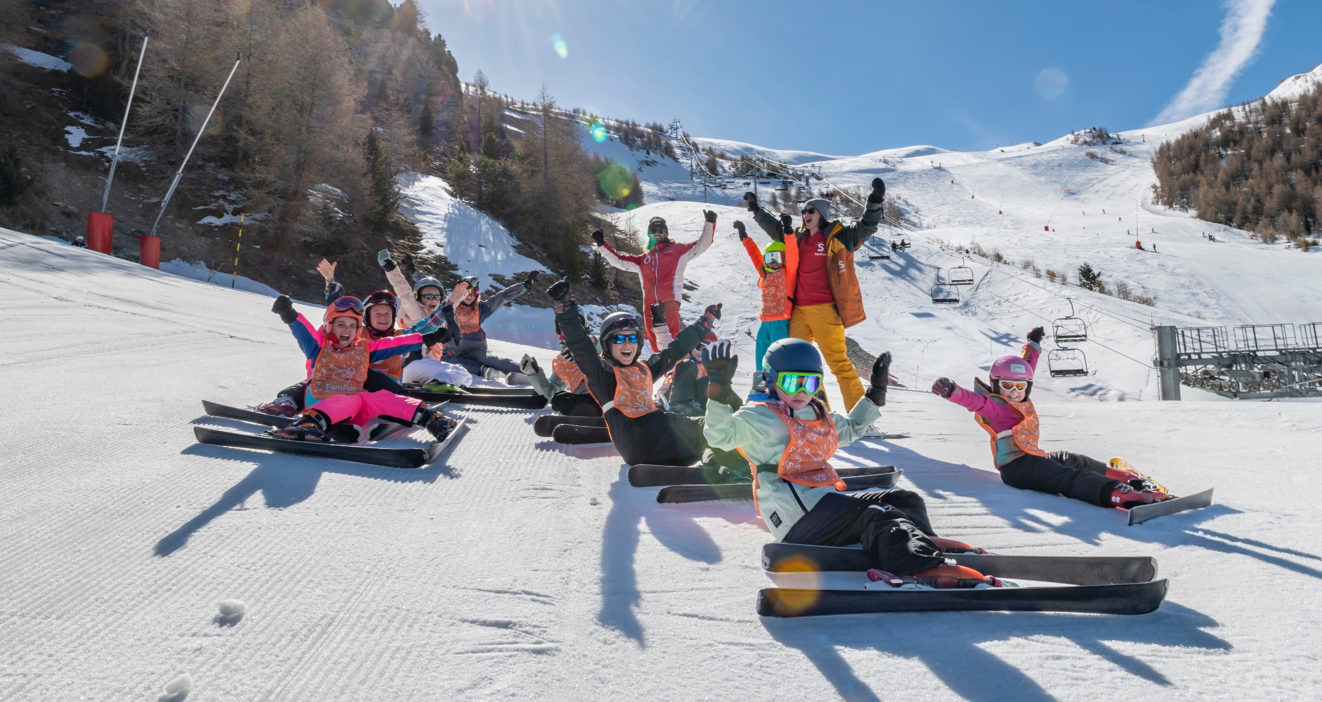 kinderen sunweb skiklas skivakantie sneeuw skien blij