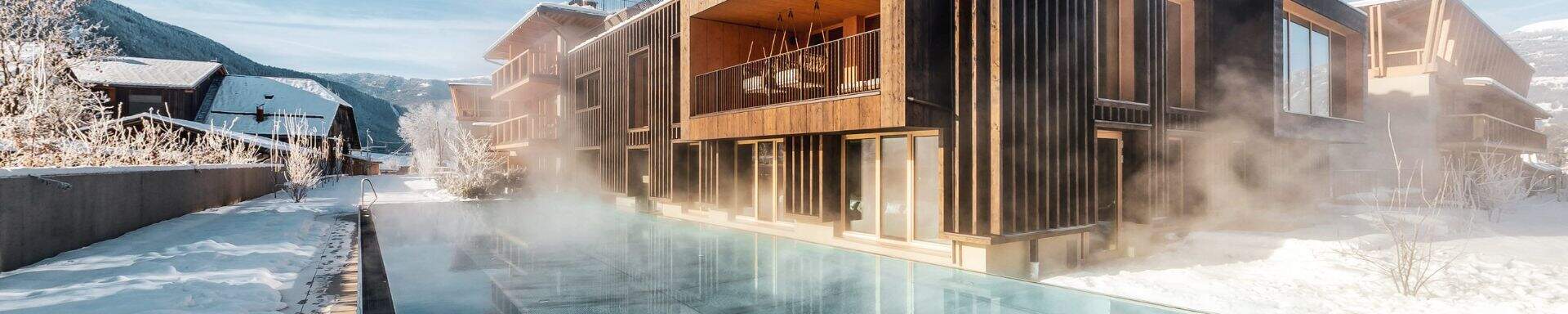 buitenzwembad, sneeuw, luxue hotel 